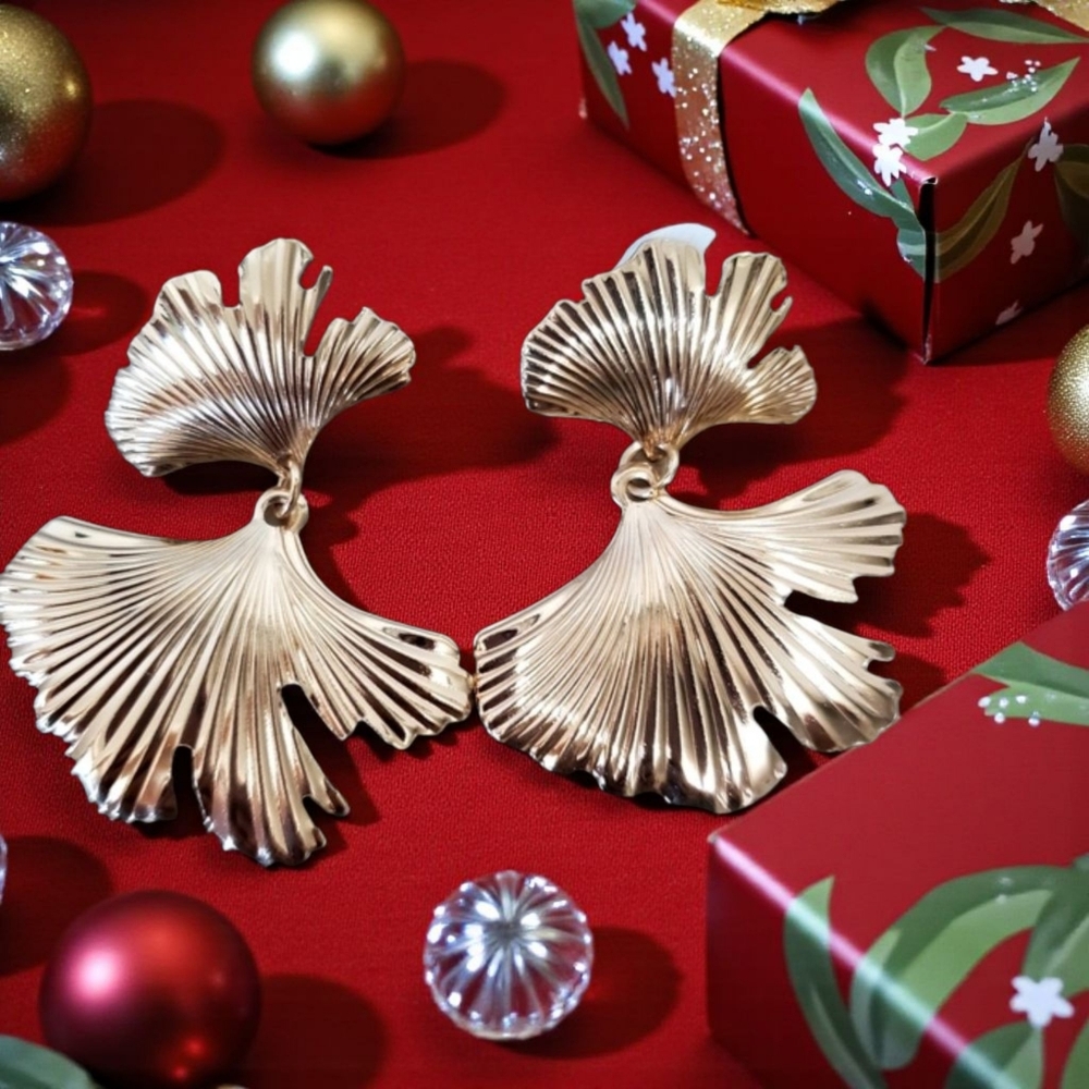 Large Goldtone Dangling Fan Mushroom Earrings